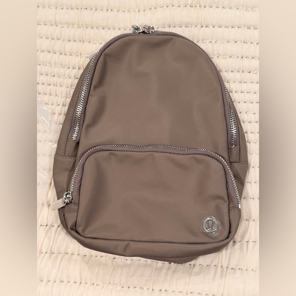 Lululemon Everywhere Sling Bag 4.2L- Warm Ash Grey - Picture 2 of 9